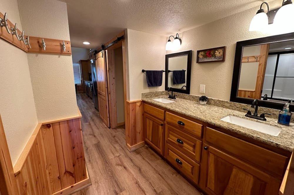 Photo of Bathroom in Willis