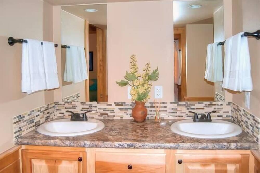 Photo of Bathroom in Willis