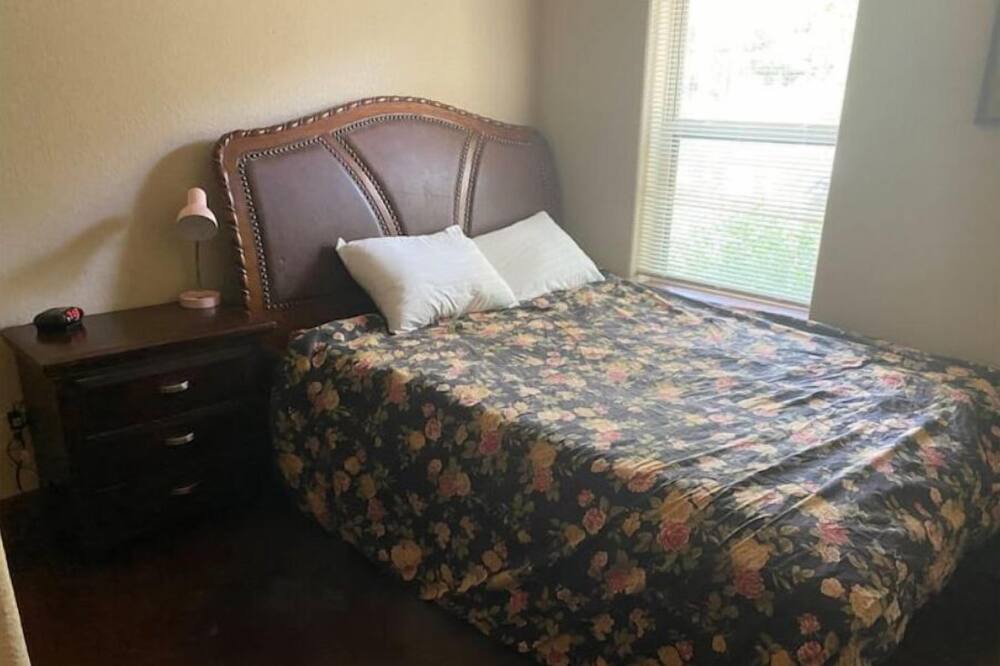 Photo of Bedroom in Prairie Lea