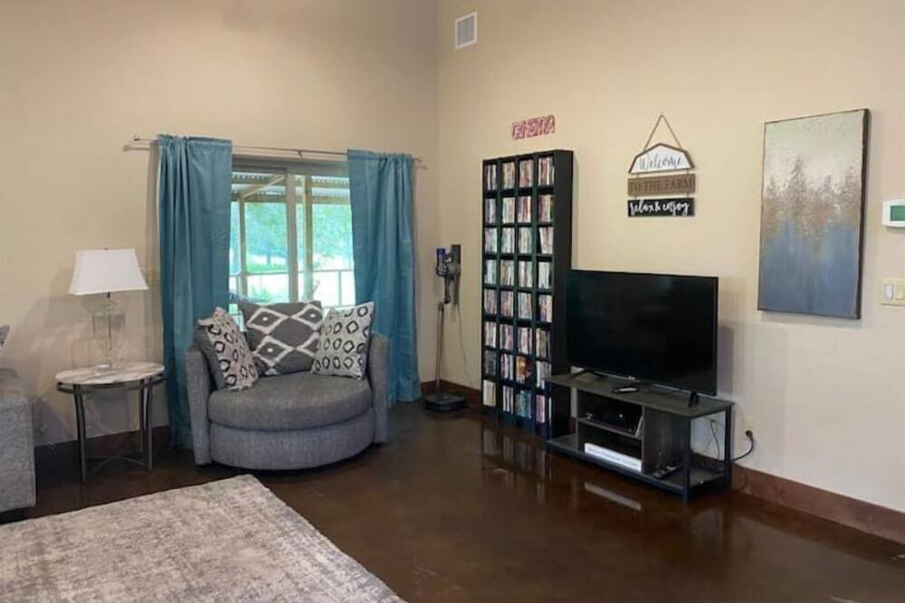 Photo of Livingroom in Prairie Lea