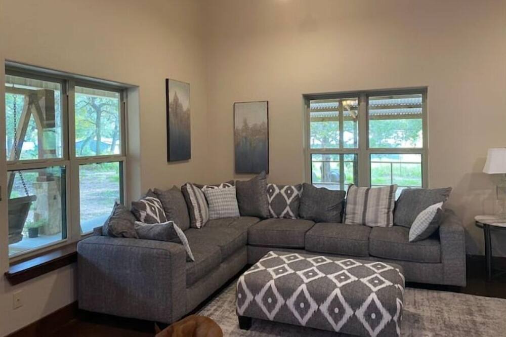Photo of Livingroom in Prairie Lea