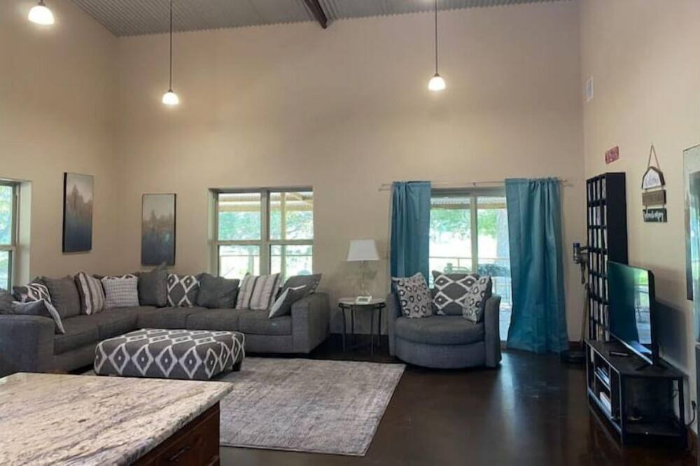 Photo of Livingroom in Prairie Lea