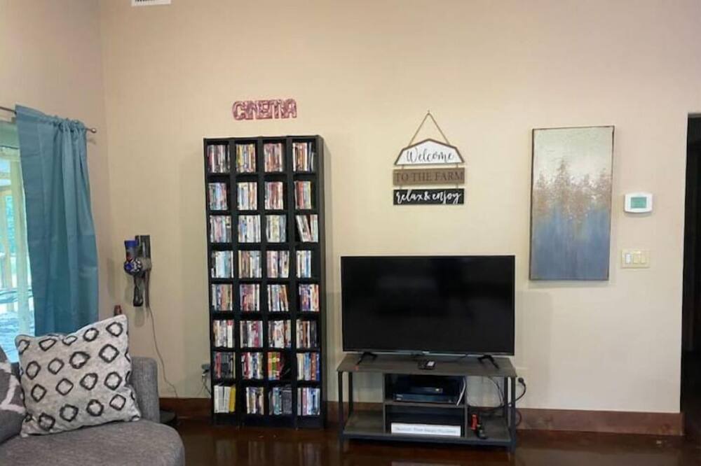 Photo of Livingroom in Prairie Lea