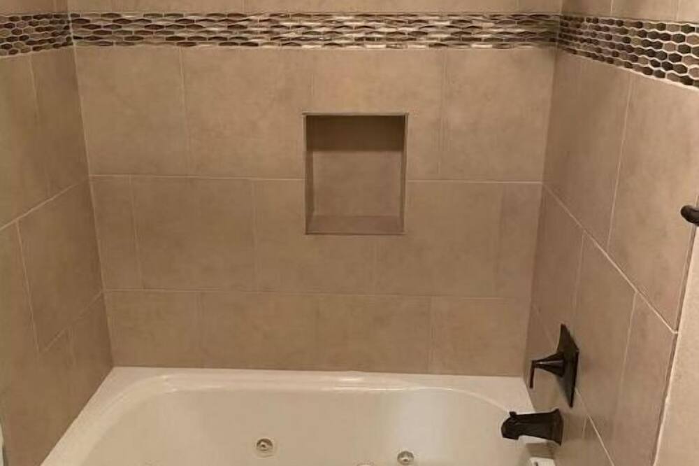 Photo of Bathroom in Prairie Lea
