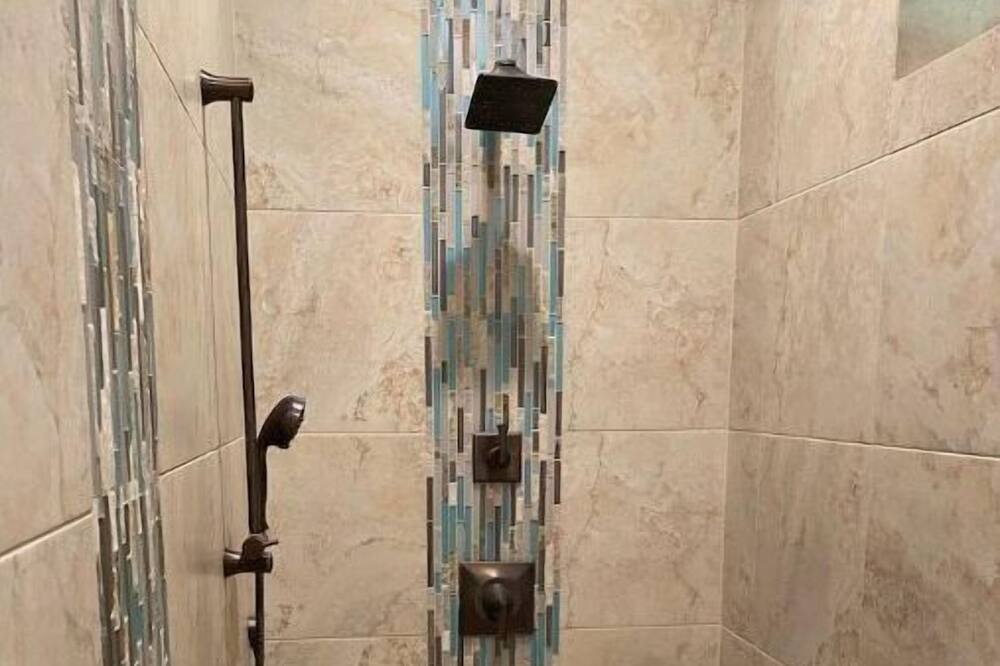 Photo of Bathroom in Prairie Lea