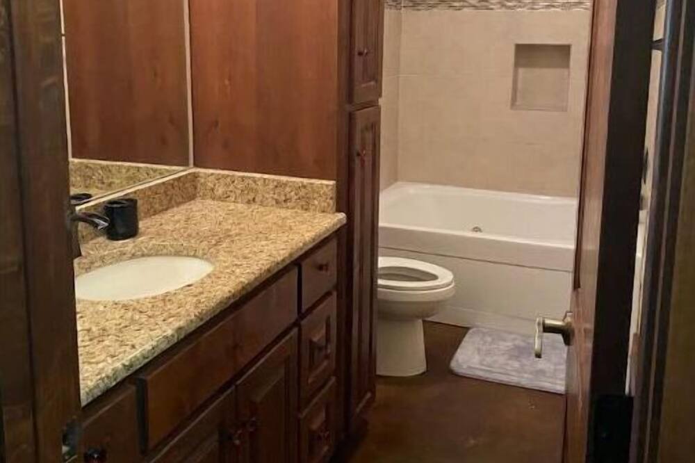 Photo of Bathroom in Prairie Lea