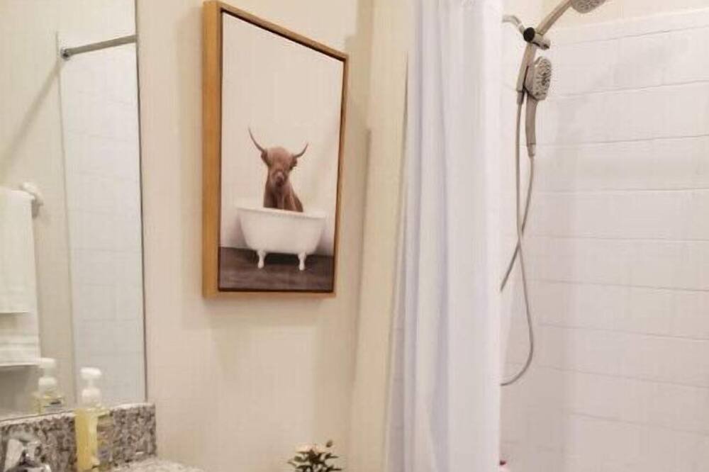 Photo of Bathroom in Wimauma