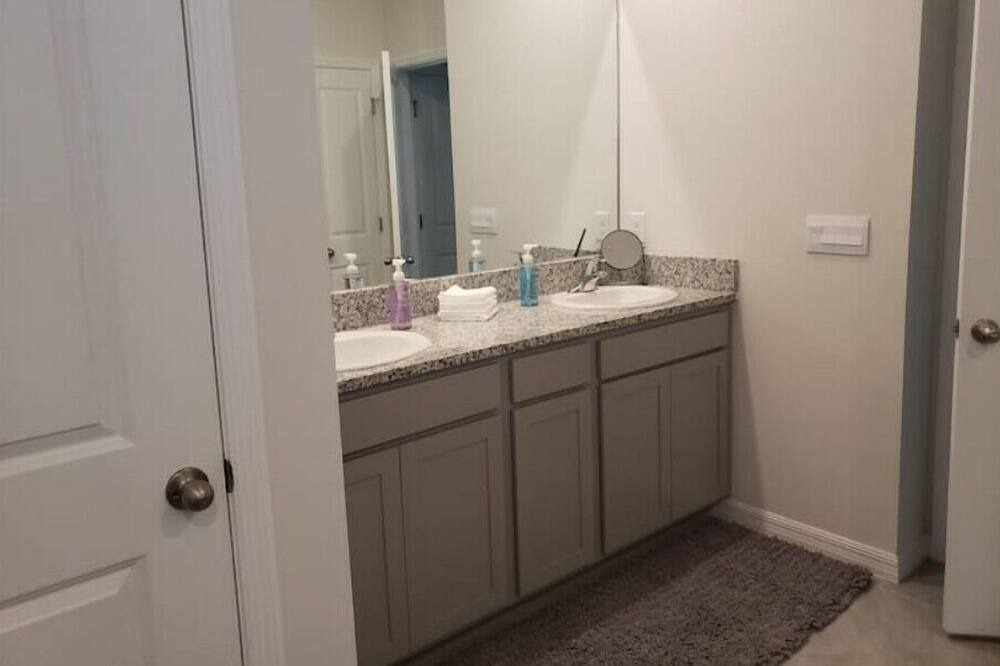 Photo of Bathroom in Wimauma
