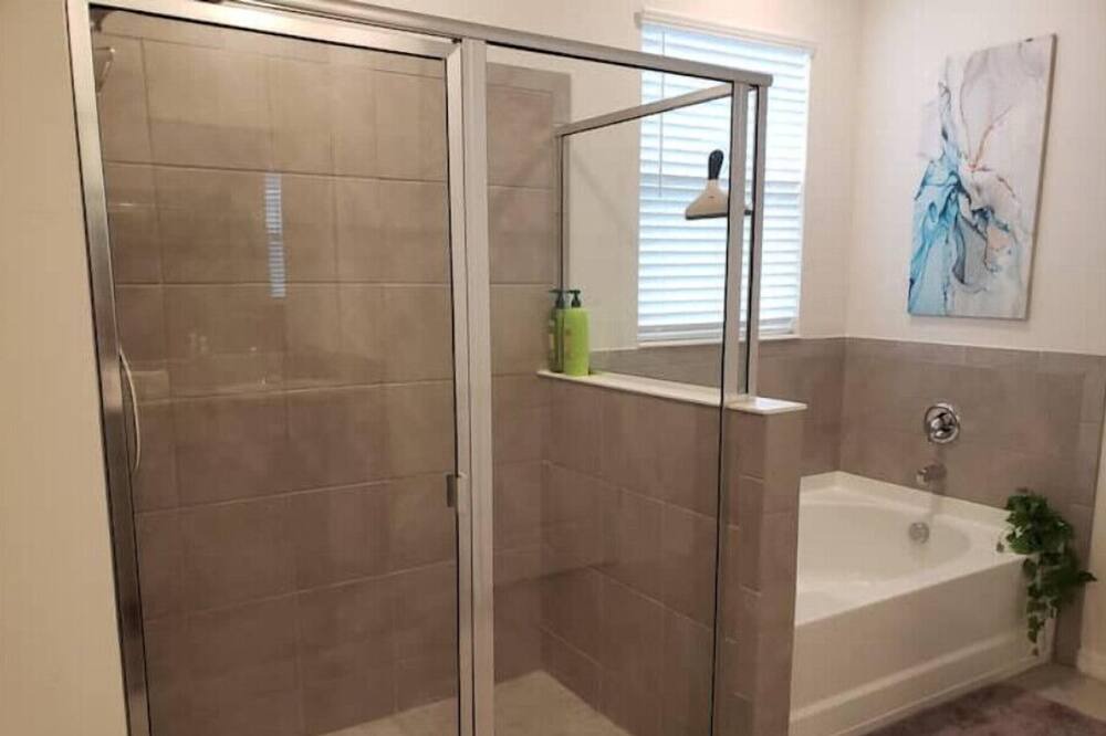 Photo of Bathroom in Wimauma
