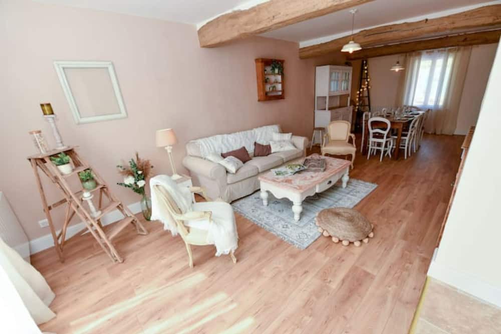 Photo of Livingroom in Verneuil