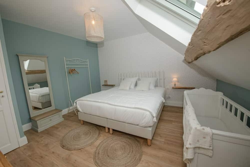 Photo of Bedroom in Verneuil