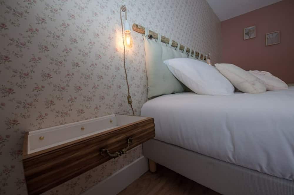 Photo of Bedroom in Verneuil