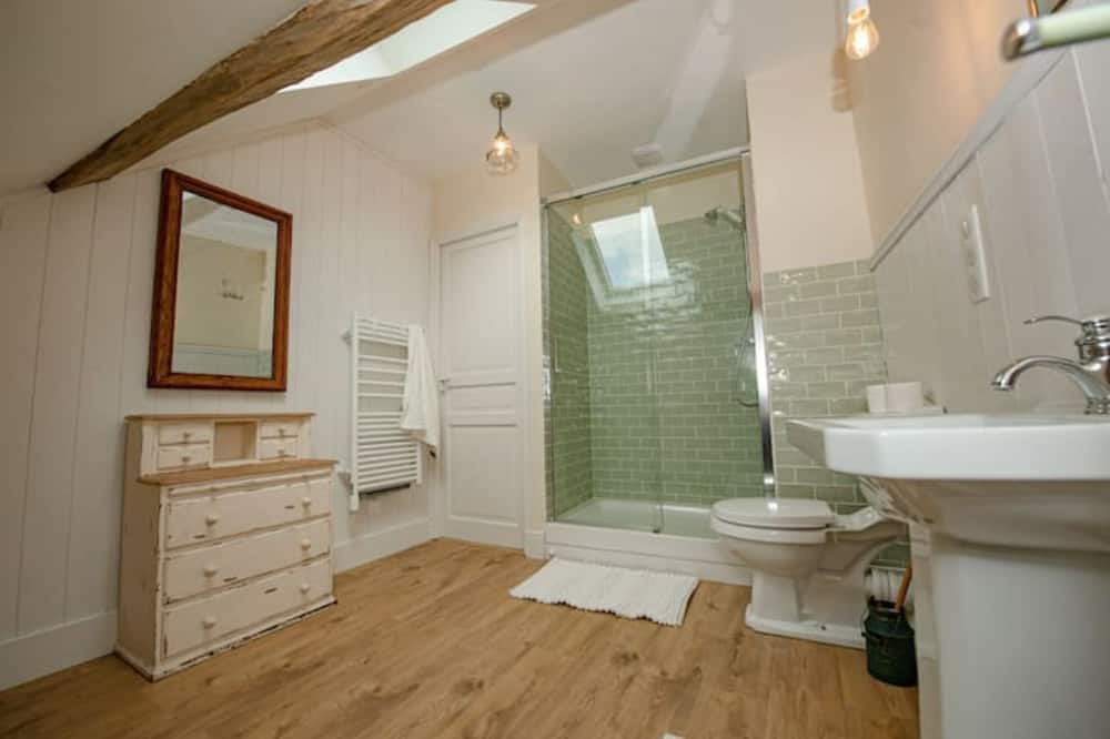Photo of Bathroom in Verneuil