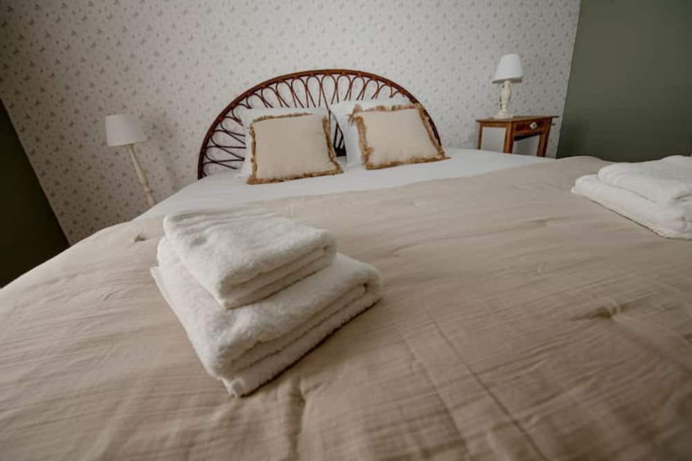 Photo of Bedroom in Verneuil