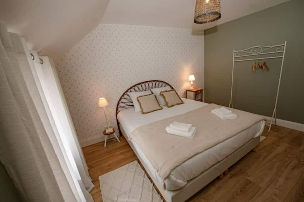 Photo of Bedroom in Verneuil