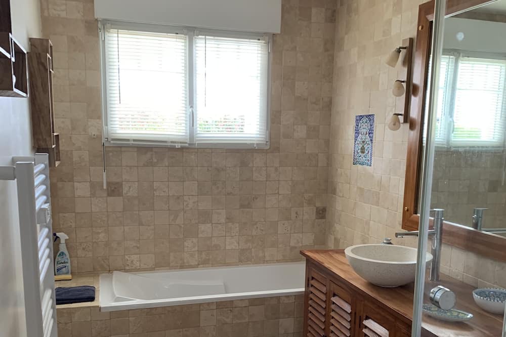 Photo of Bathroom in Friville-Escarbotin