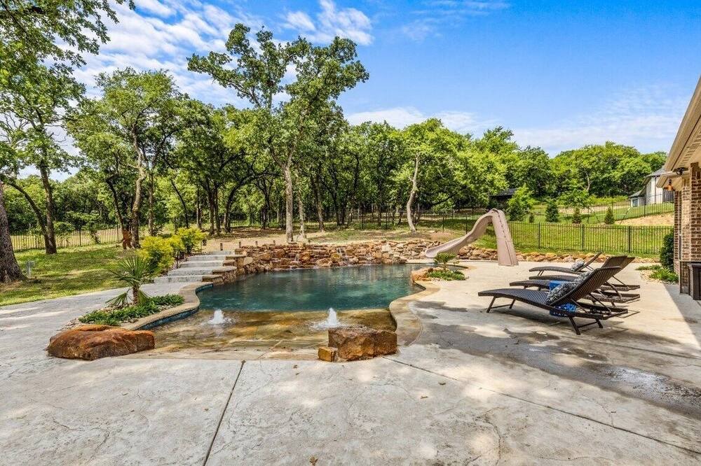 Photo of Outdoor in Burleson