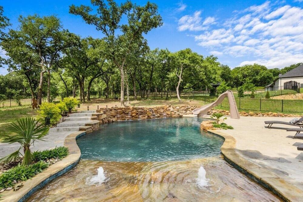 Photo of Outdoor in Burleson