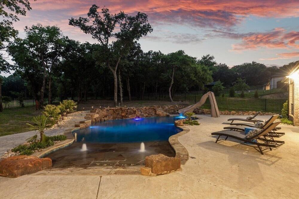 Photo of Outdoor in Burleson