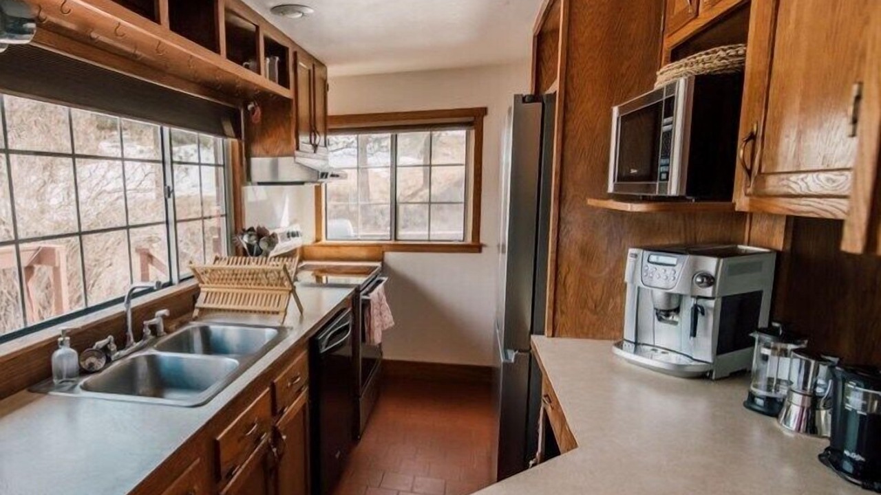 Photo of Kitchen in Helena West Side