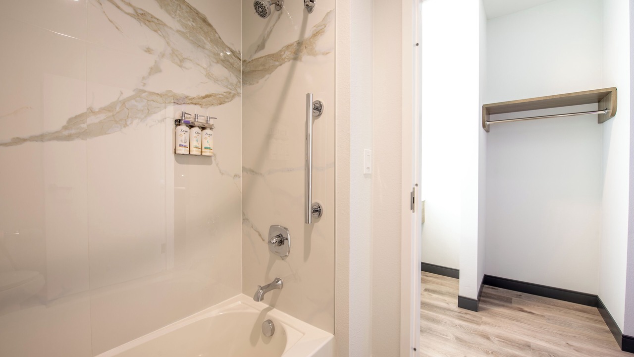 Photo of Bathroom in Woodlake - Briar Meadow