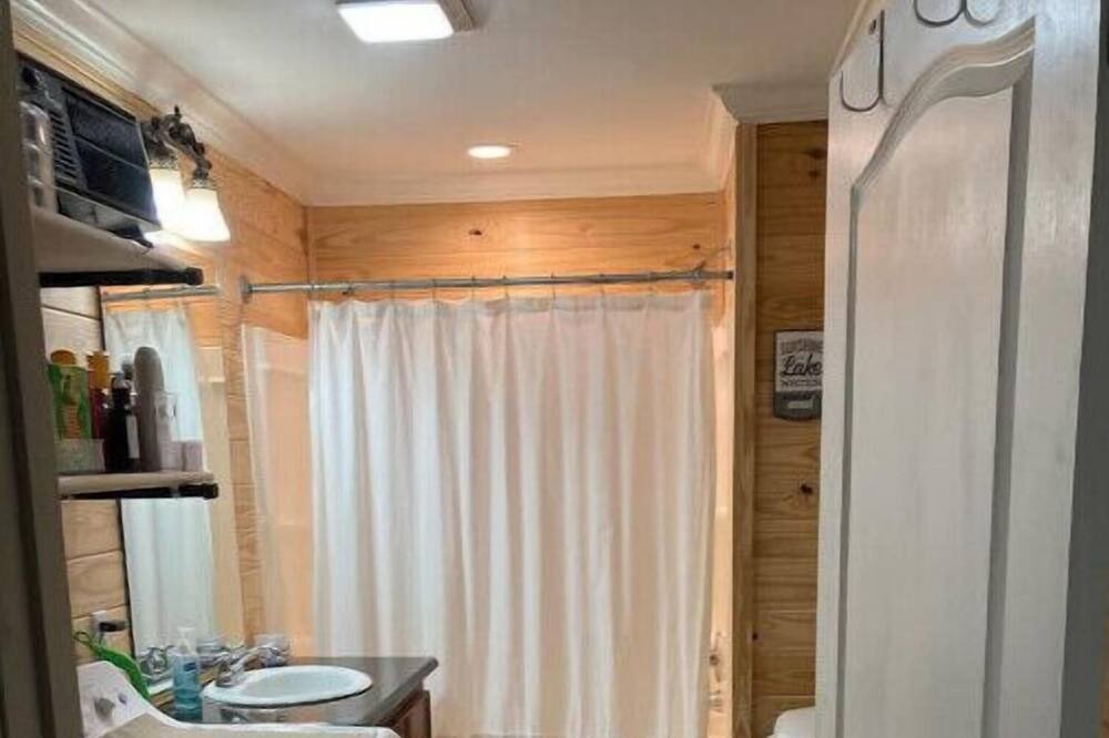 Photo of Bathroom in Lottie