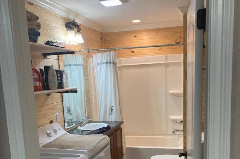 Photo of Bathroom in Lottie