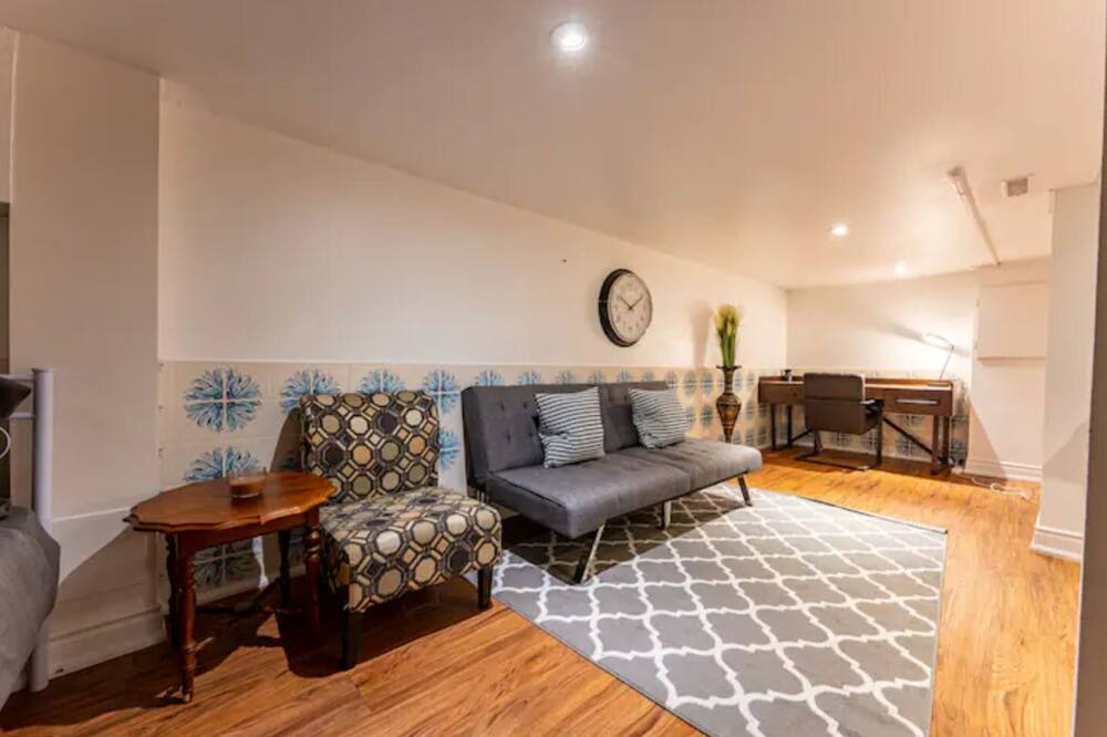 Photo of Livingroom in Oakwood Village