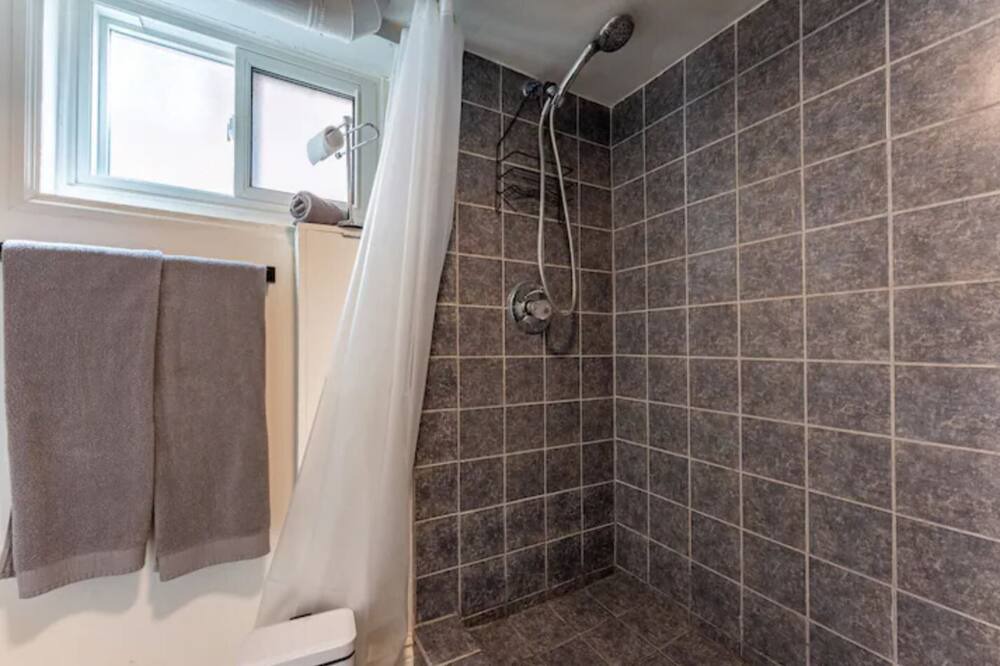 Photo of Bathroom in Oakwood Village