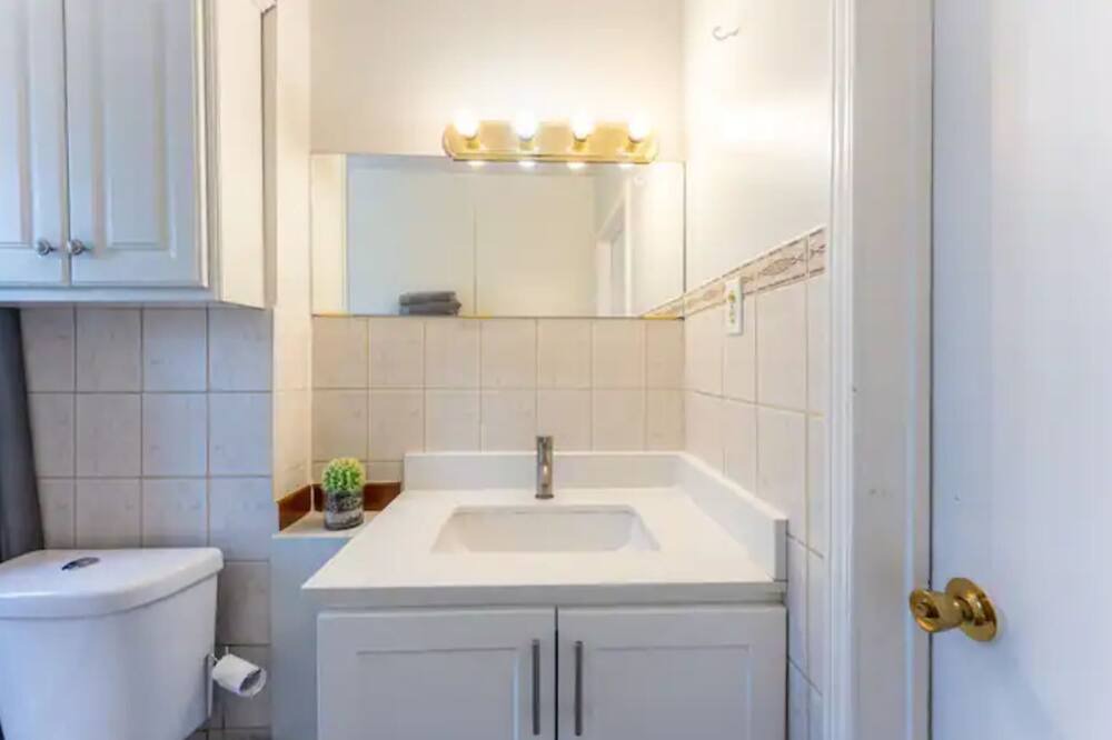 Photo of Bathroom in Oakwood Village