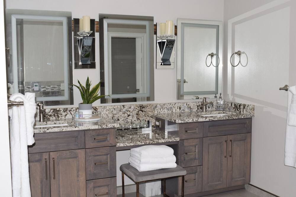 Photo of Bathroom in Roseburg