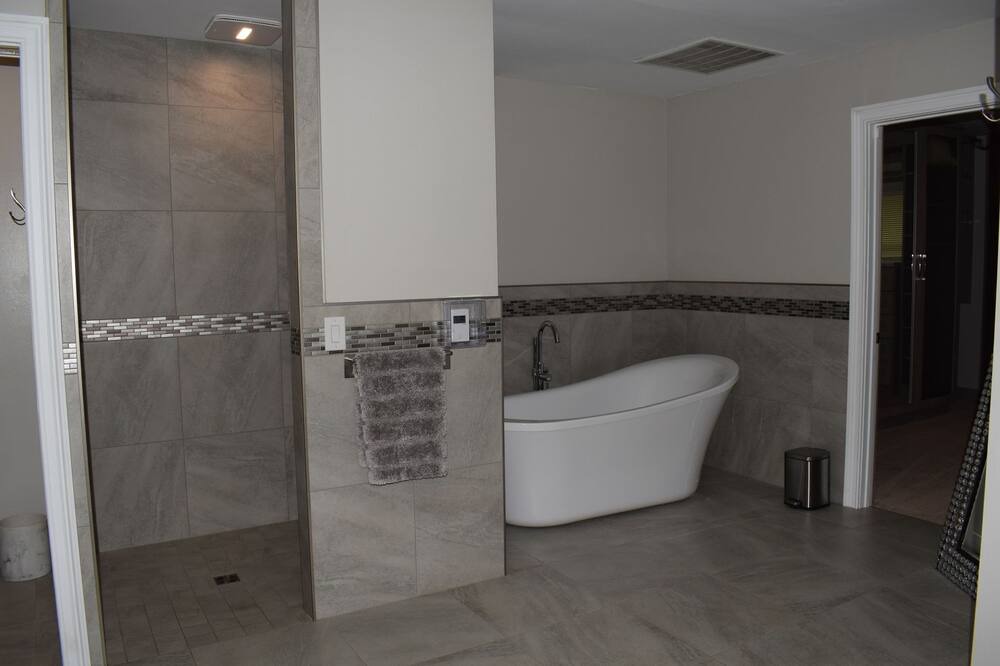 Photo of Bathroom in Roseburg