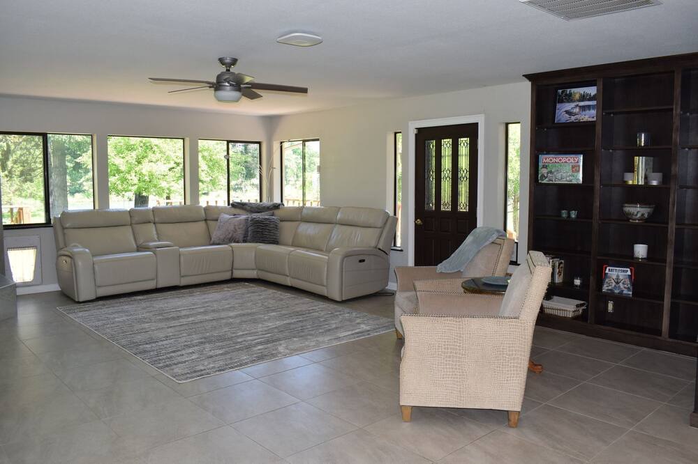 Photo of Others in Roseburg