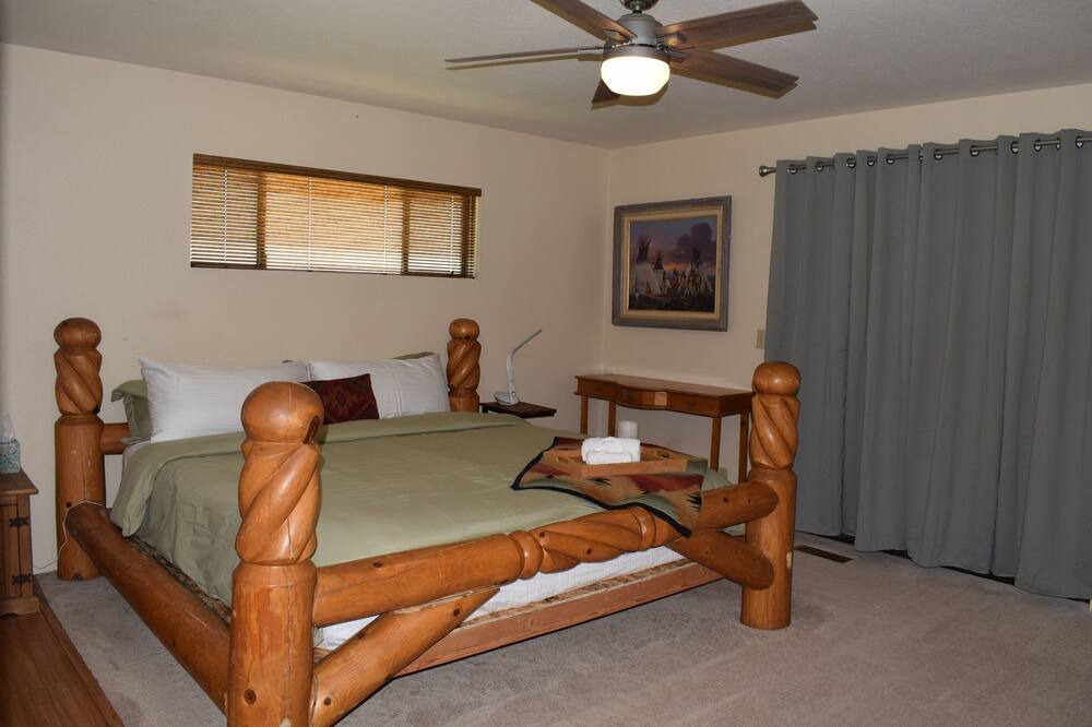 Photo of Bedroom in Roseburg