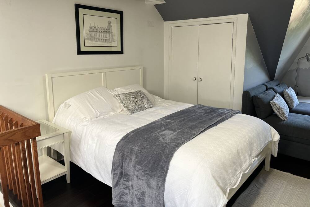 Photo of Bedroom in Cabbagetown