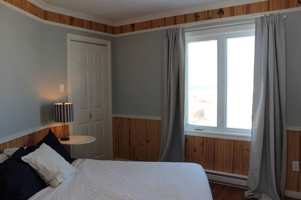 Photo of Bedroom in Pointe-aux-Loups