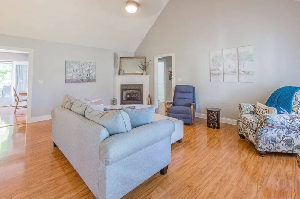 Photo of Livingroom in Soddy-Daisy