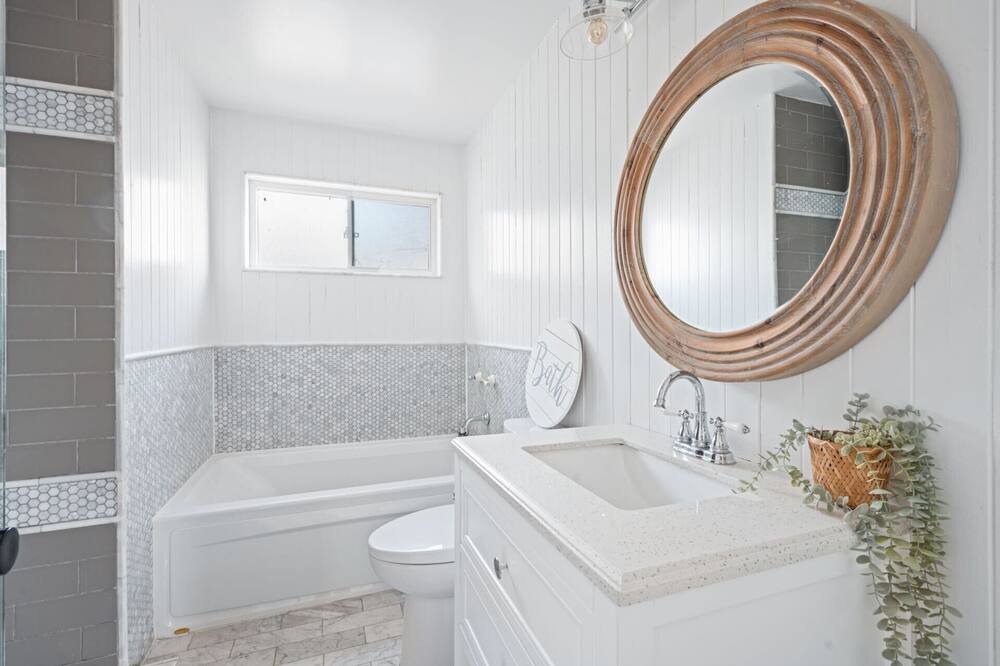 Photo of Bathroom in Alcona