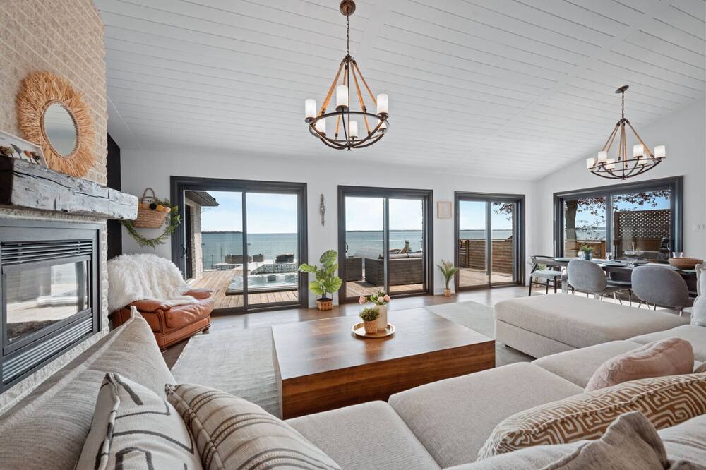 Photo of Livingroom in Alcona