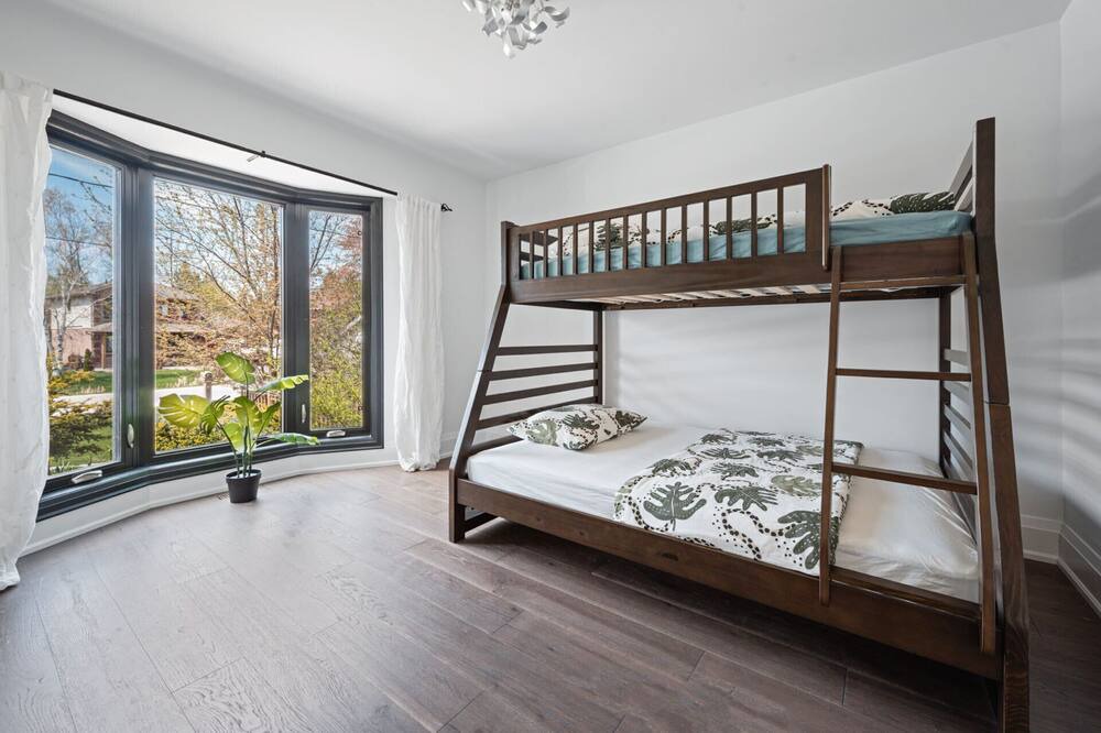 Photo of Bedroom in Alcona