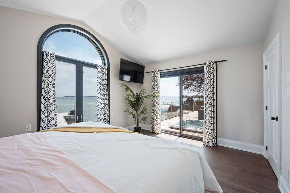Photo of Bedroom in Alcona