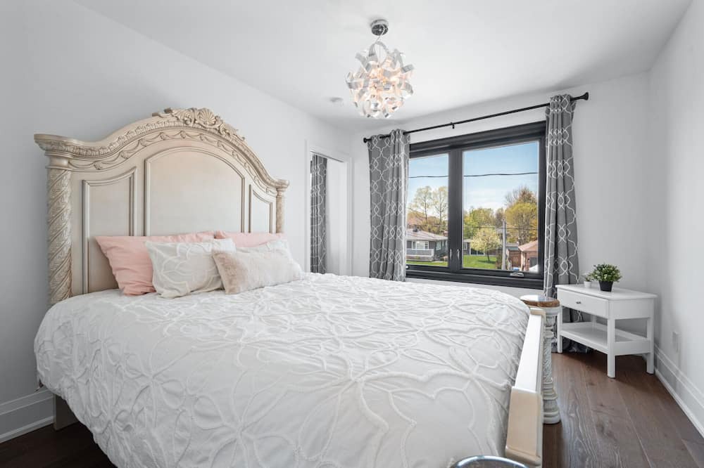 Photo of Bedroom in Alcona