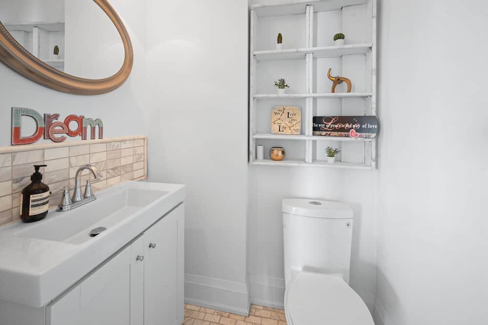 Photo of Bathroom in Alcona