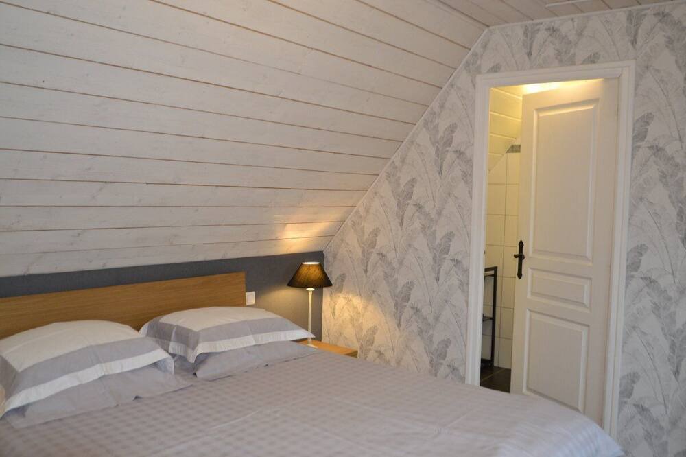 Photo of Bedroom in Locronan