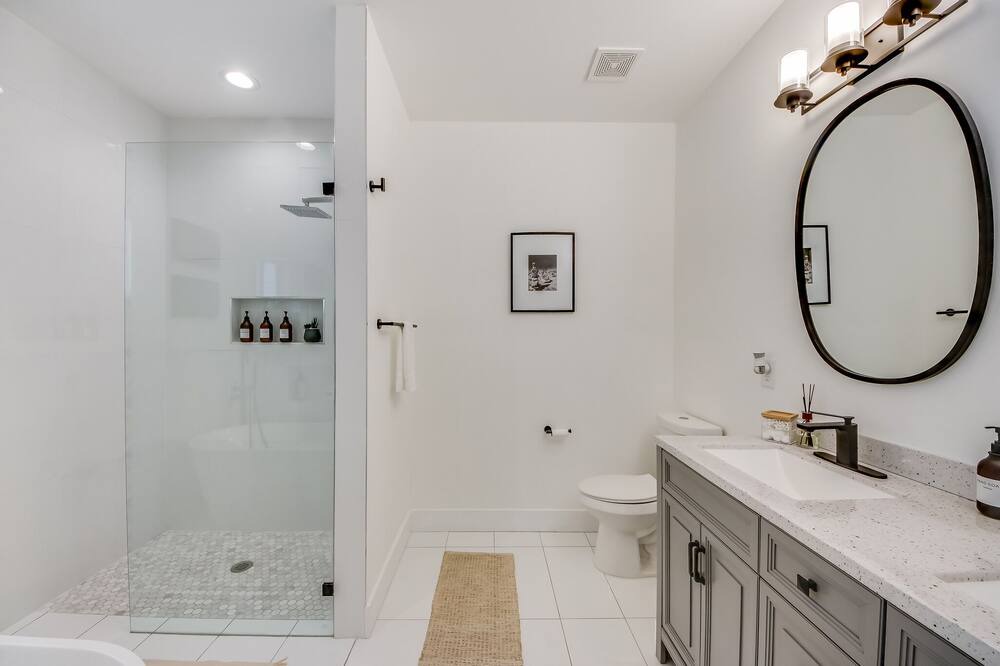 Photo of Bathroom in Collier Heights
