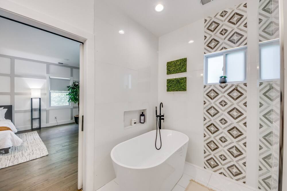 Photo of Bathroom in Collier Heights