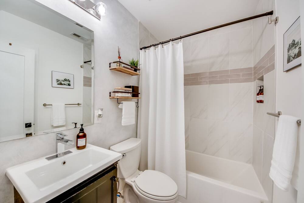 Photo of Bathroom in Collier Heights