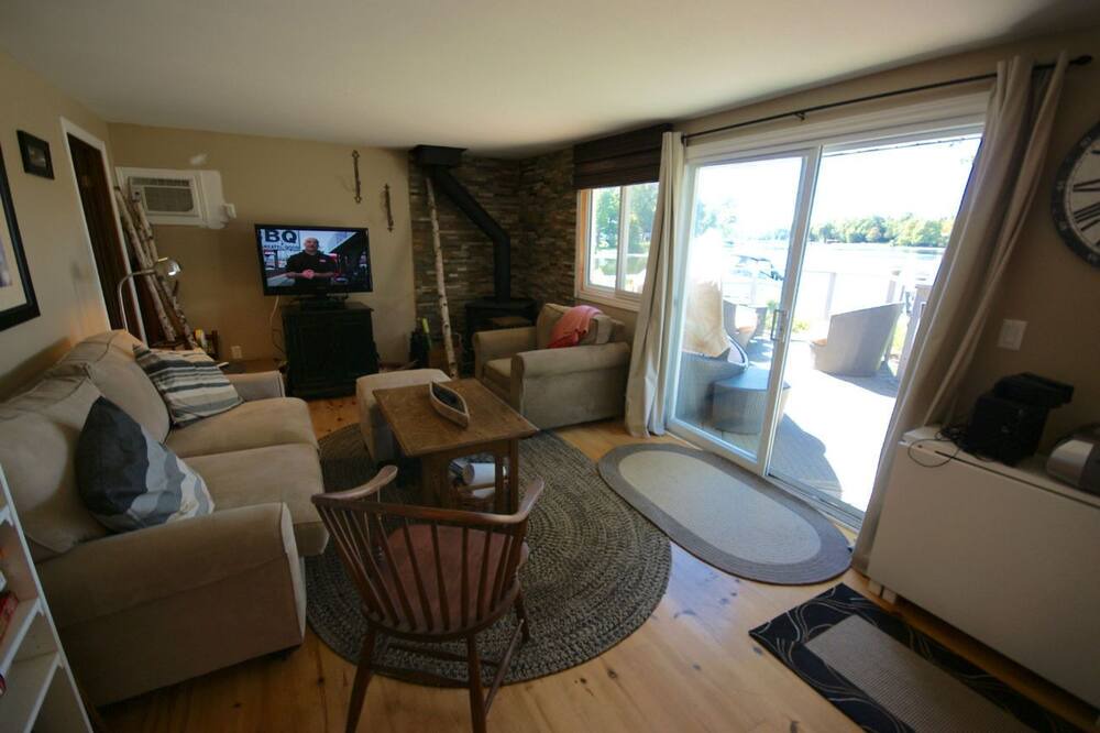 Photo of Livingroom in Cameron