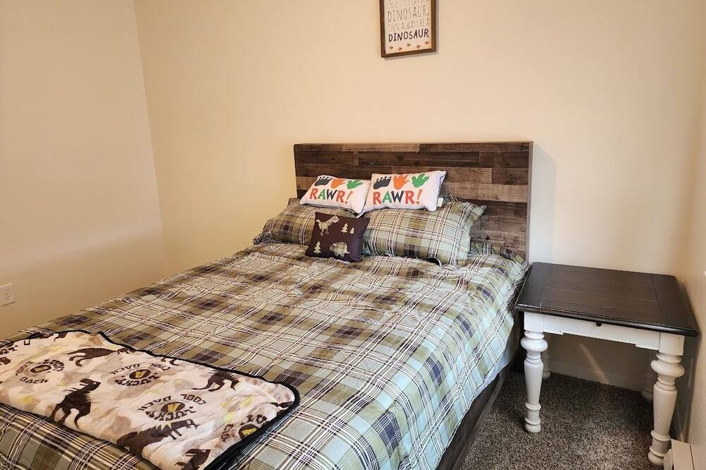Photo of Bedroom in Dinosaur