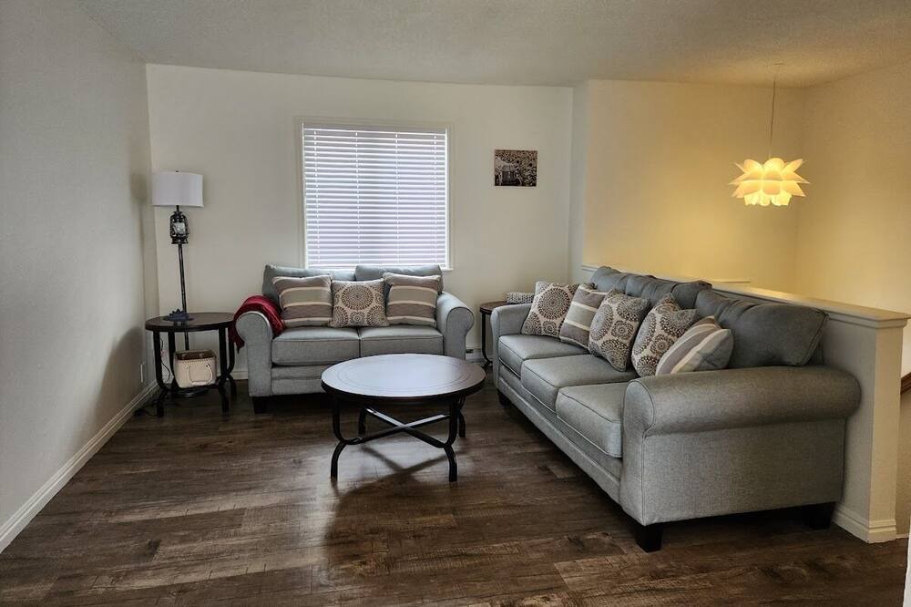 Photo of Livingroom in Dinosaur